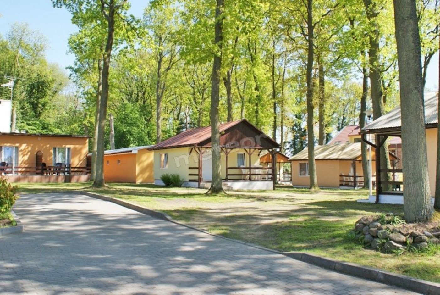 Ośrodek Wypoczynkowy Mieszko, Domki i Pokoje