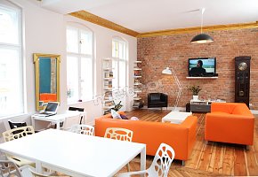 Blooms Hostel Inn & Apartments