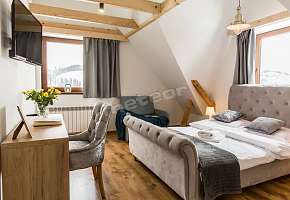 Willa CHWOST Pokoje i Apartamenty