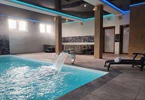 Dom Jastrzębia z basenem i jacuzzi