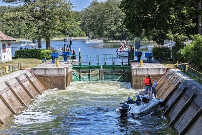 Śluza Guzianka w Rucianem-Nidzie